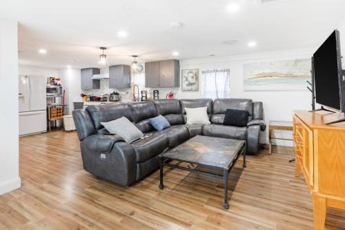 Orange NJ 2BR Duplex | Walk to Train + 2BA