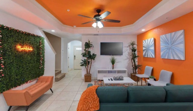 Orange Paradise#Unique Experience*Outdoor Patio!