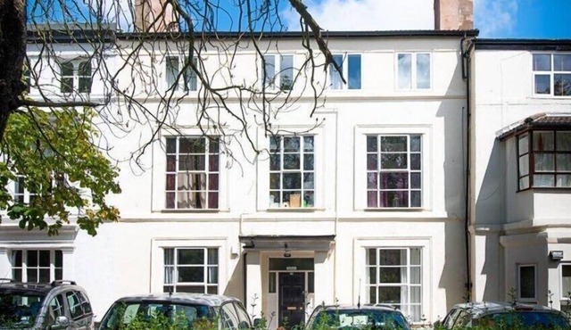 Orange Rentals -1 bedroom ground floor retreat near Lark Lane