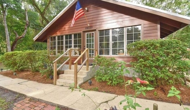 Orange Springs Oasis: Cabin, Pool & Adventure