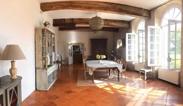 Orangery of a Bordeaux castle ideal for families!