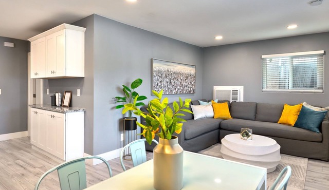 Orangevale Renovated Farmhouse Retreat, Close to Folsom!