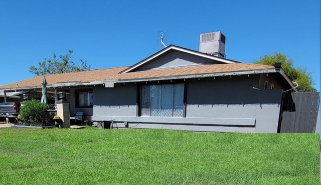 Orangewood & 51Ave Homestay - Not a Hotel