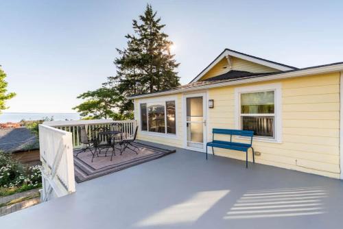 Orca Haven - 2BR with Scenic Views in Richmond Beach