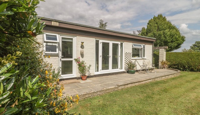 ORCHARD ANNEXE, with a garden in Boldre