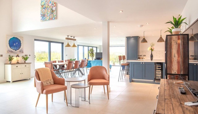 Orchard Barn - 4 BD Barn Conversion with Stunning Views