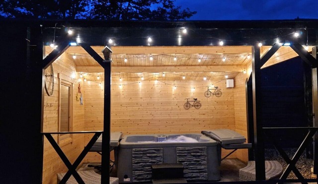 Orchard Barn | Sleeps 4 | Hot Tub | Private Garden | EV Charger