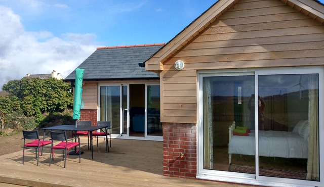 ORCHARD CHALET, pet friendly, with a garden in Liskeard