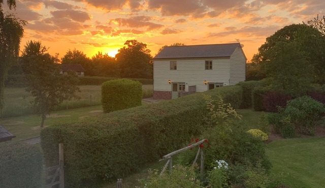 Orchard Cottage. 2-bedroomed cottage. Short breaks welcome. Free Wi-Fi