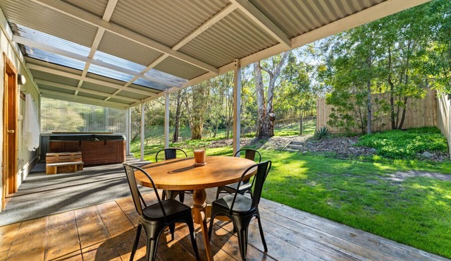 Orchard Cottage—A Leafy Peaceful Retreat with Spa