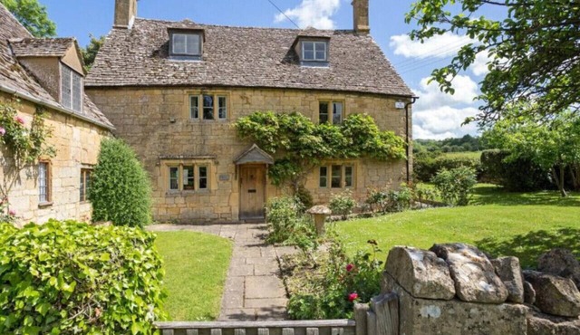 Orchard Cottage - Beautiful Home near Broadway