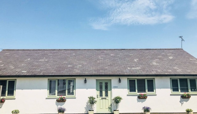 ORCHARD COTTAGE, family friendly, luxury holiday cottage in Halkyn