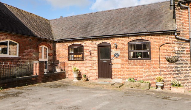 ORCHARD COTTAGE, pet friendly, character holiday cottage in Edlaston