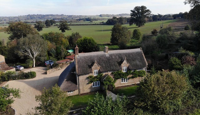 Orchard Cottage - sleeps 8 guests in 4 bedrooms