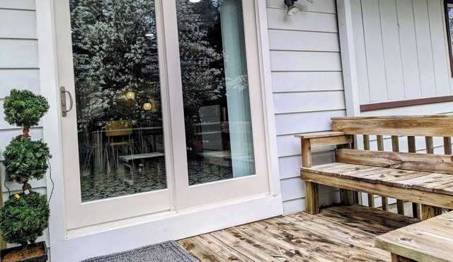 Orchard Cottage - with Fire Pit and Laundry in West Branch