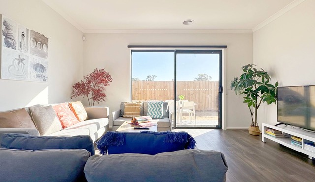 Orchard Green Home/Near Melton Station/Shopping