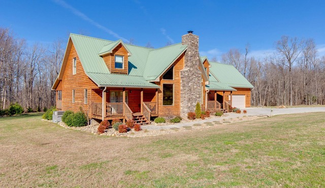 Orchard Hideaway | Orchard + Mountain Views and A Roomy Yard