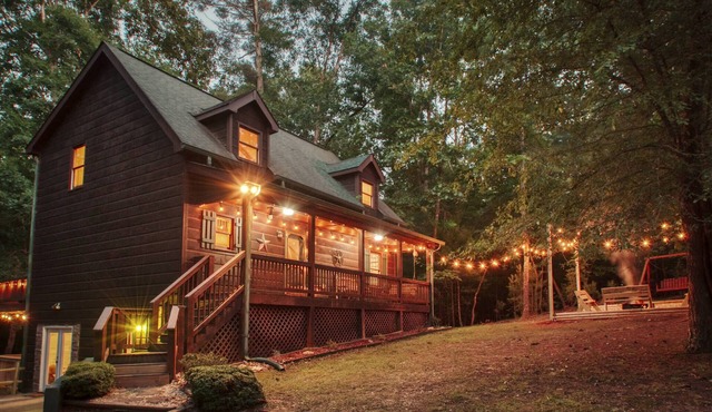 Orchard House - 4BR/3.5B ✔Hot Tub✔ Pet Friendly✔ Firepit✔ Grill✔ Gameroom✔