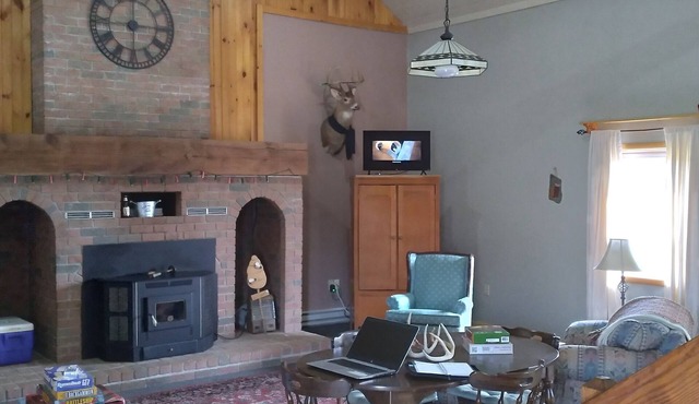 Orchard Lodge at Malabar Peach & Apple Orchard. Peaceful and Pet Friendly.