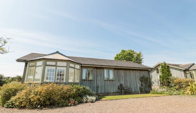 ORCHARD LODGE, family friendly, with a garden in Warkworth