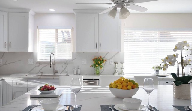 Orchard Oasis: Pool Table|King Beds|En Suite Baths|Garage & Driveway Parking