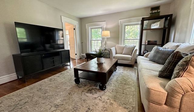 Orchard Park Apartment Two Miles from Buffalo Bills Highmark Stadium