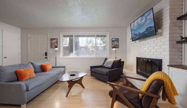 Orchard Park Retreat | Perfect Year-Round for 4!