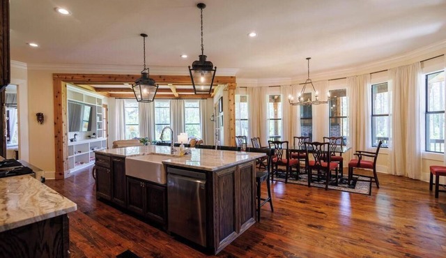 Orchard Pines - 4 Bed, 3.5 Bath Private Thomasville Retreat on Pond + Kayaks