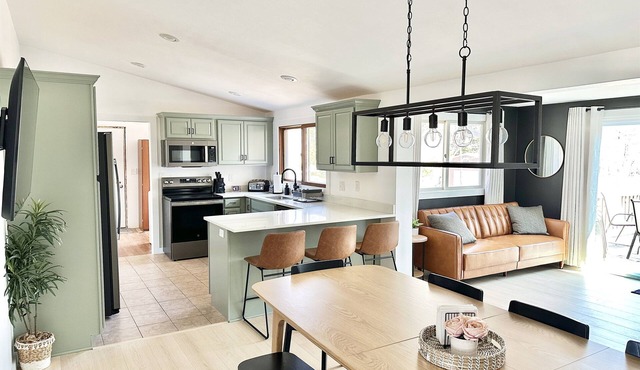 Orchard Ranch - Fish Creek | Sleeps 10 Trails Coffee Bar Snowshoes