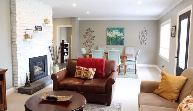 Orchard Shores - Fabulous Fort Erie Find!