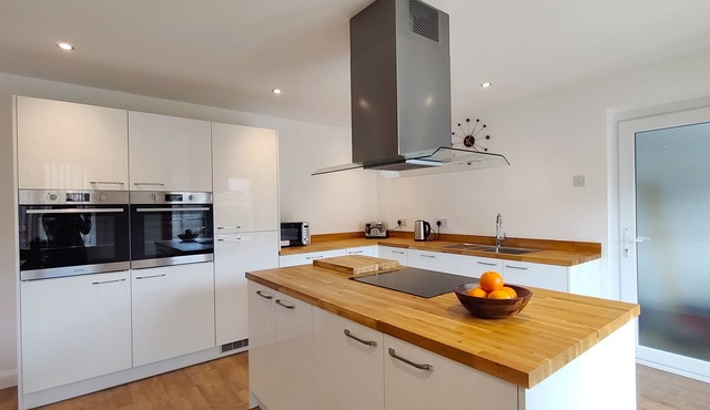 Orchard View - 4-Bed Home In Kempsford, Cotswolds