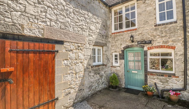 ORCHARD VIEW, pet friendly, luxury holiday cottage in Parwich