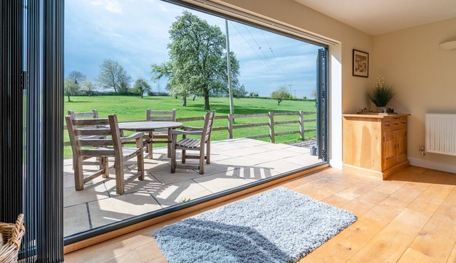 Orchard View - sleeps 4 guests in 2 bedrooms