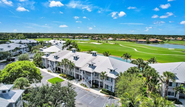 ORCHID at Greenlinks - 2+ Den Renovated Golf Villa