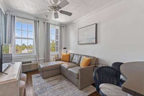 ORCHID SUITES - Historic Palm Beach Hotel Condominium