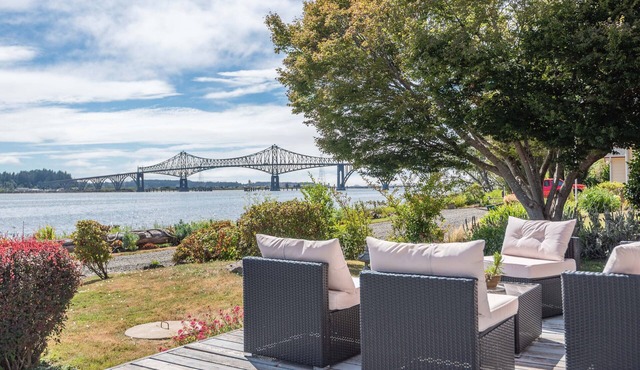 Oregon Coast Bayfront Home
