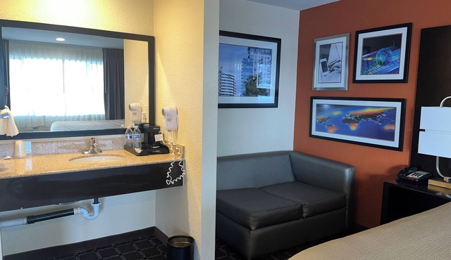 Oregon Trail Inn and Suites