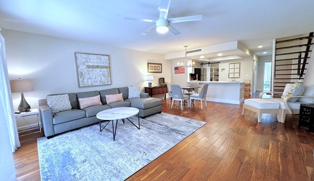Organic Coastal Cottage – Minutes to the Beach