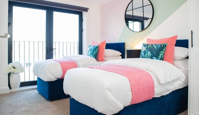 Oriel Suite | Central | Free Parking | 6 Beds