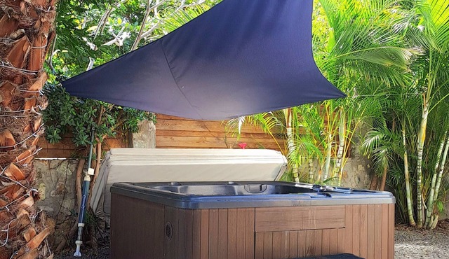 Orient Bay, superb one Bedroom with private Jacuzzi