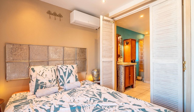 'Oriental' Room with Shared Pool, Wi-Fi and Air Conditioning - Villeneuve-lès-Montréal