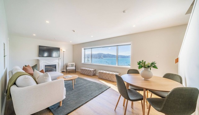 Oriental Bay Waterfront - Private Lower Suite
