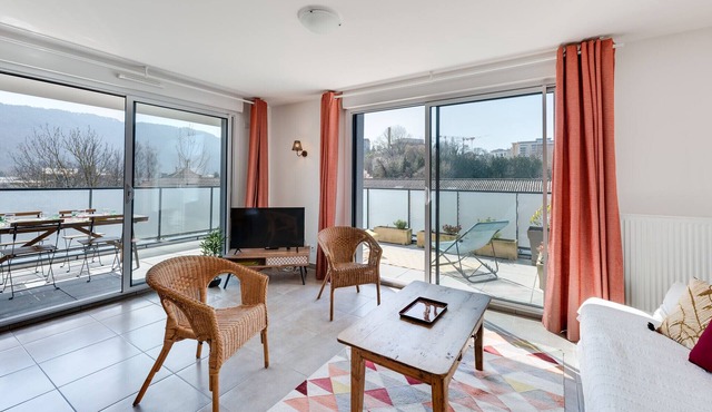 Origami - T3 new & cozy 2 steps from the center of Annecy with WiFi & 🅿️