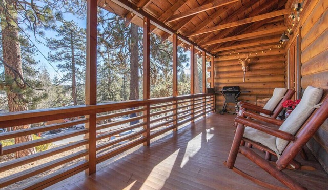 Original 1940s cabin, beautifully restored! 2 blocks to lake, 6 min to village!