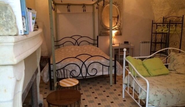 Original troglodyte house on the banks of the Loire: Les Troglos Verts