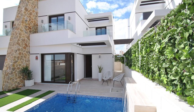 Orihuela Costa new modern villa 2 bdrms, 2bath, private pool, air conditioned