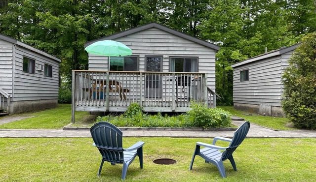Oriole-Cedar Garden Cozy Cottage #2 for a relaxing retreat