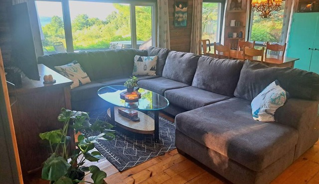 Oriole Ridge Cabin; king suite, hot tub, pool, BBQ