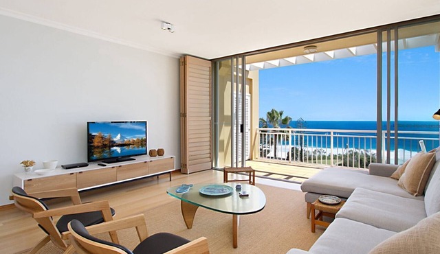 Orion Unit 7 Modern apartment with Wi-Fi included, overlooking Snapper Rocks and Rainbow Bay