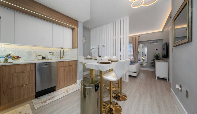 Orlando 2BR Apt, Full Kitchen, Near Epic Universe